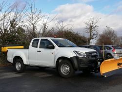 LOCATION PICK UP DMAX SPACE CAB 4X4 DENEIGEMENT CHASSE NEIGE + SALEUSE