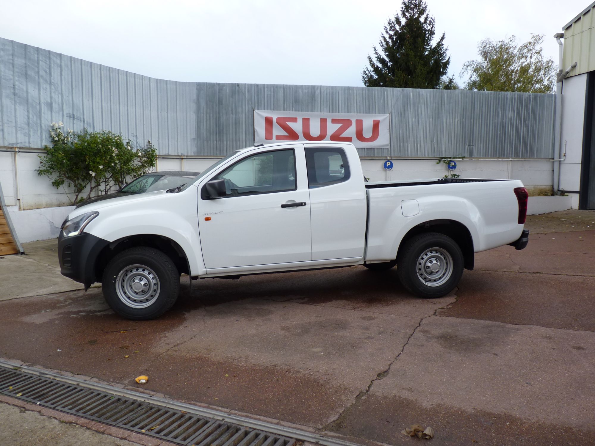 DMAX SPACE CAB SATELLITE 4x4