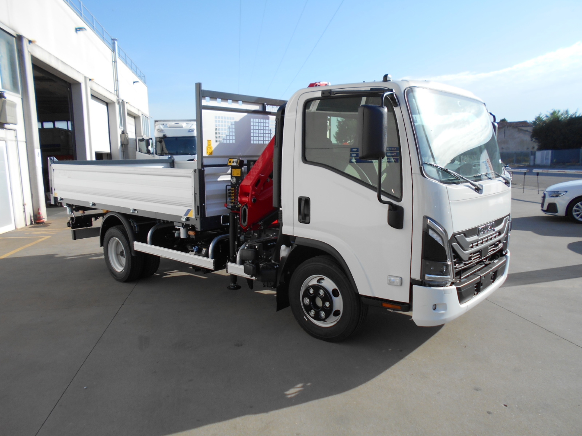 Isuzu M30 ex P75 Benne grue Fassi Marbrerie Funeraire batiment btp Isuzu M30 ex P75 Benne grue Fassi Marbrerie Funeraire batiment btp