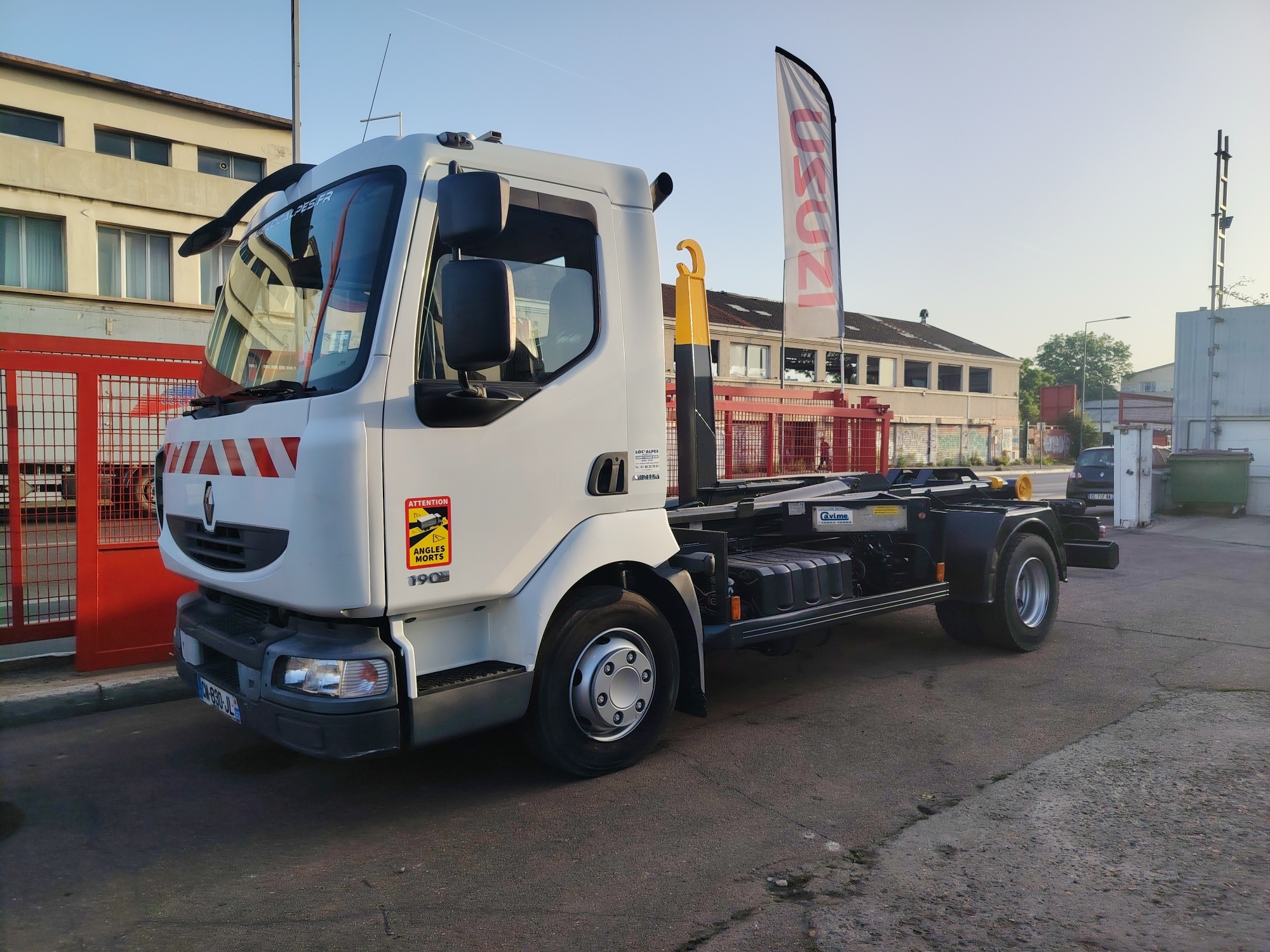 Camion ampliroll en location sans chauffeur PTAC 10t compact