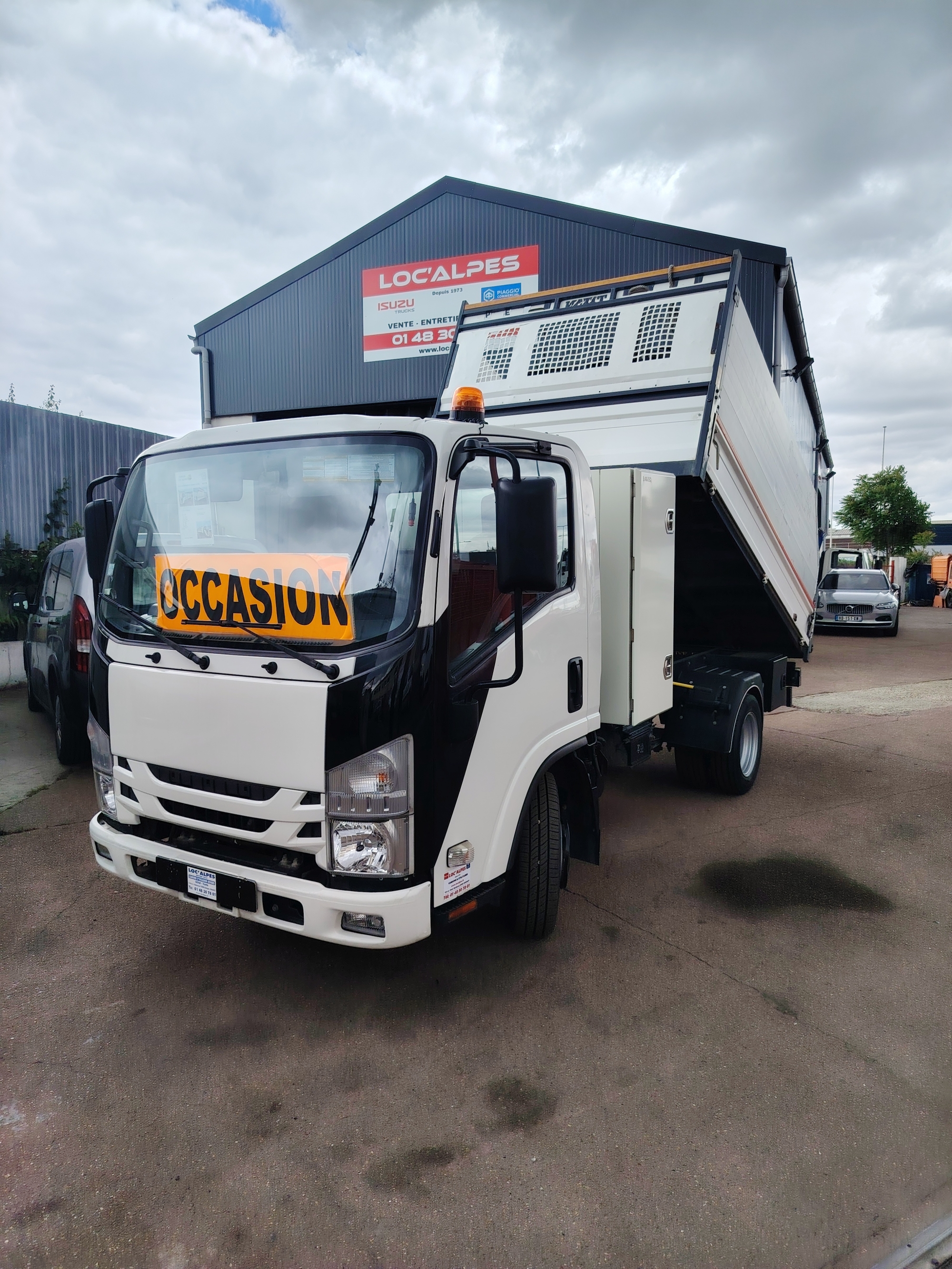 ISUZU M21 BENNE-COFFRE OCCASION