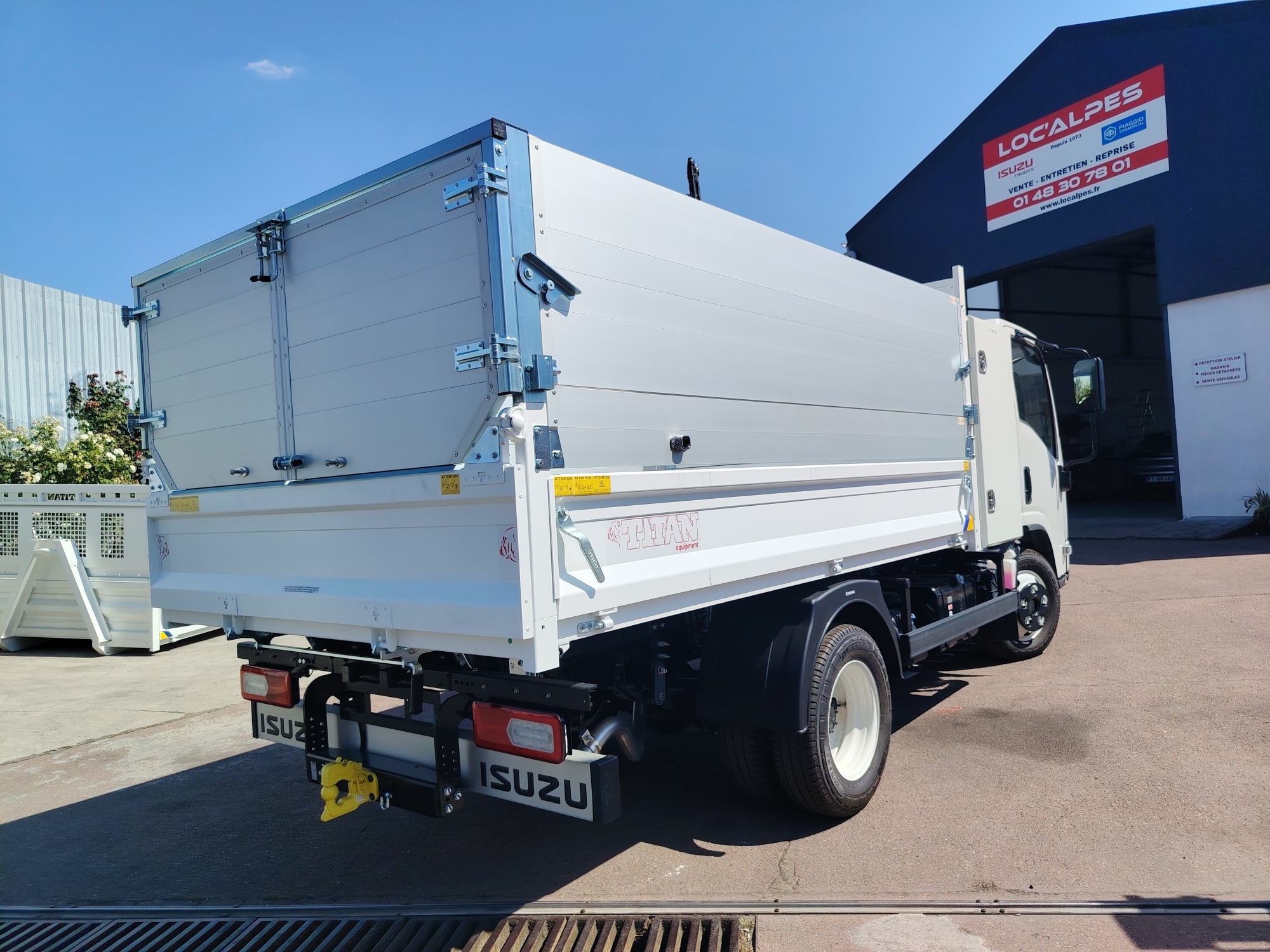 Isuzu trucks M27 3.0L benne Coffre Paysagiste
